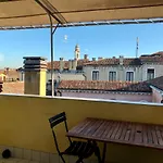 Venezia - Ca\' d\'Oro: bella casa con terrazzi