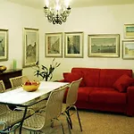 Venezia - Ca\' d\'Oro: bella casa con terrazzi